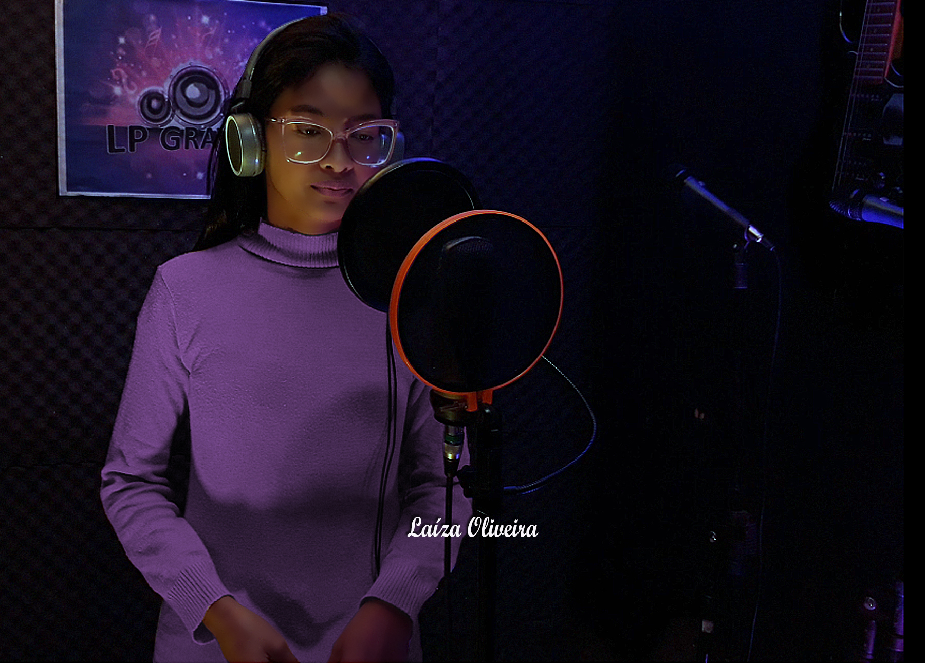 Laiza oliveira gravando hino religioso no lp
