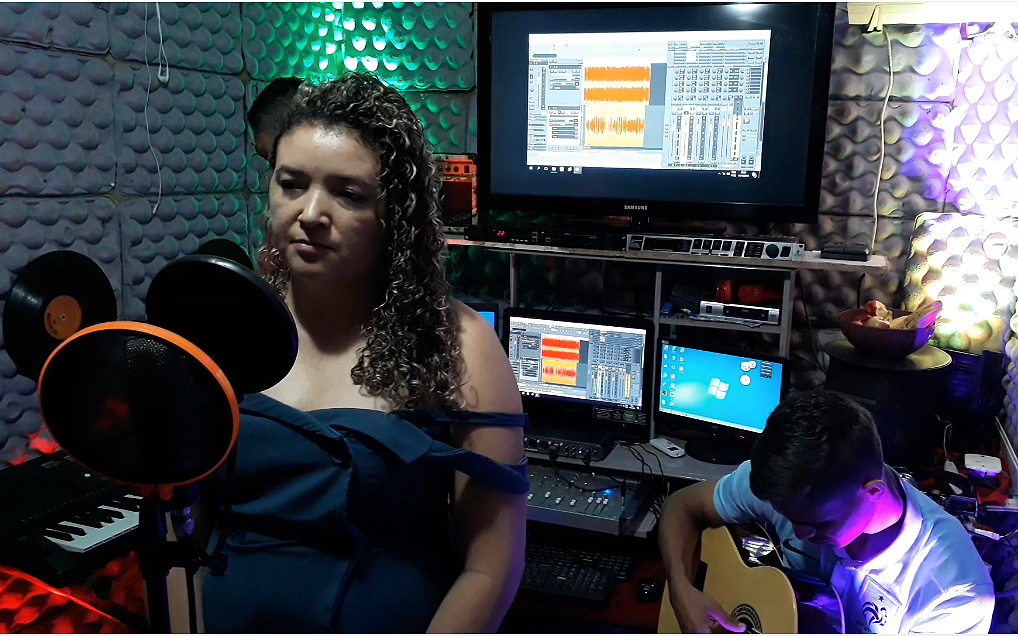 Neurilene Santos gravando clipe religioso no lp